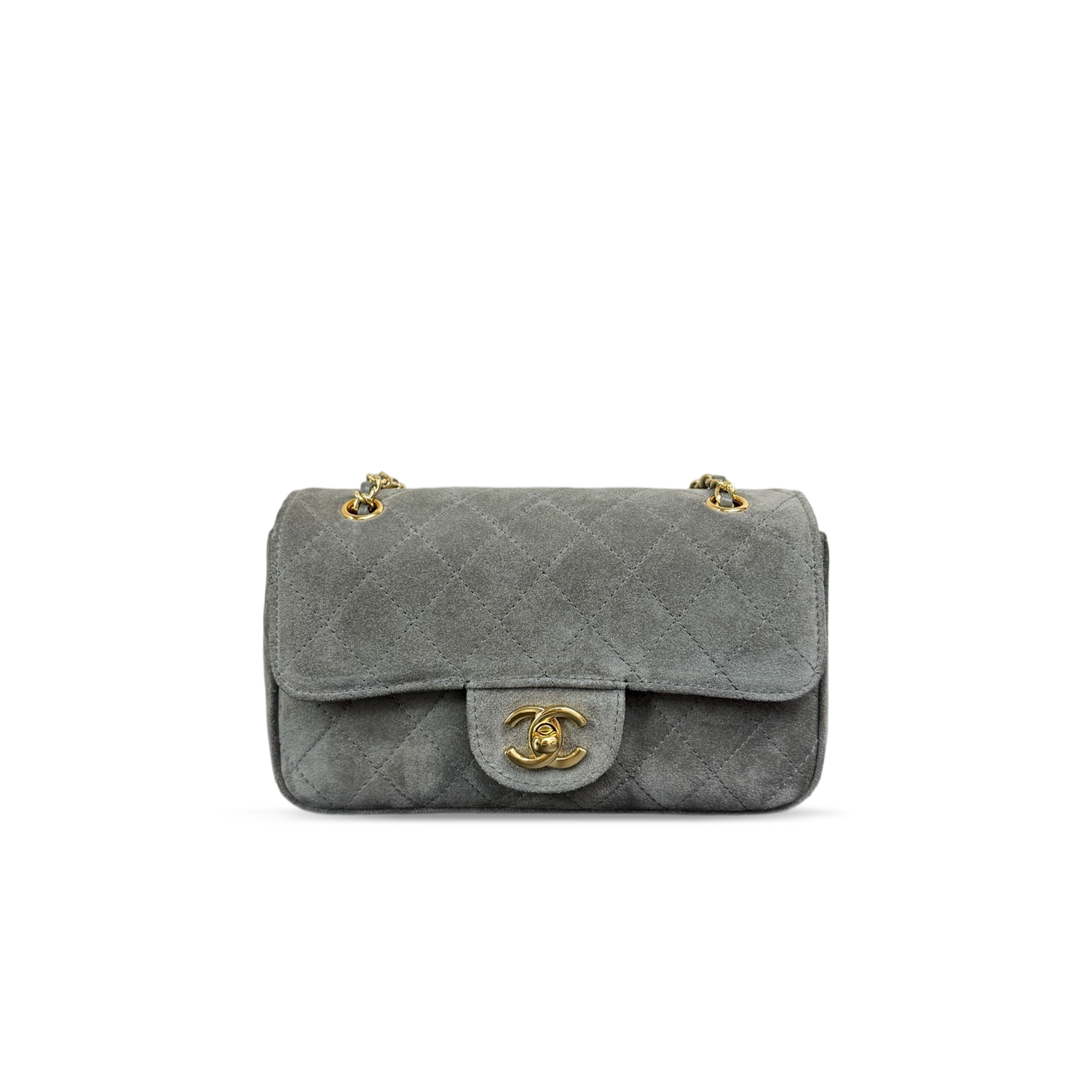 CHANEL MAXI FLAP BAG AS6627 (20*10*7cm)